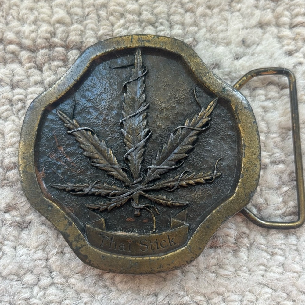 💔 SOLD Vintage Brass Belt Buckle with Mary Jane Leaf